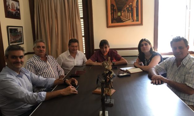 COMPAÑEROS DIRIGENTES SINDICALES MUNICIPALES DE BARILOCHE EN LA C.T.M.
