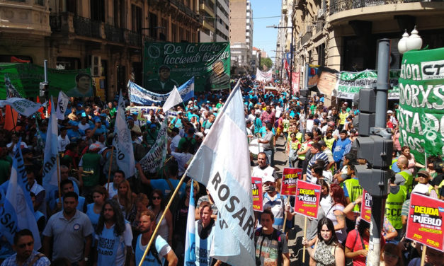 Masiva movilización en Rosario contra el FMI