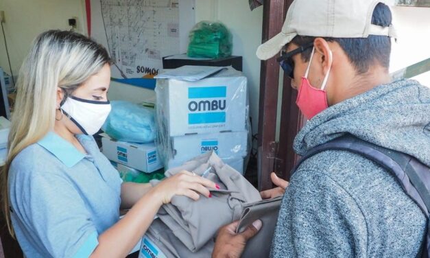 Continúa la entrega de uniformes a empleados municipales de Orán