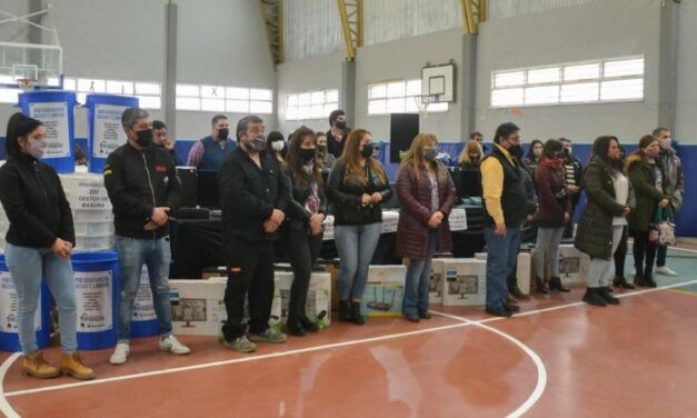 Pedro Mansilla destacó la entrega de equipamiento a los trabajadores municipales