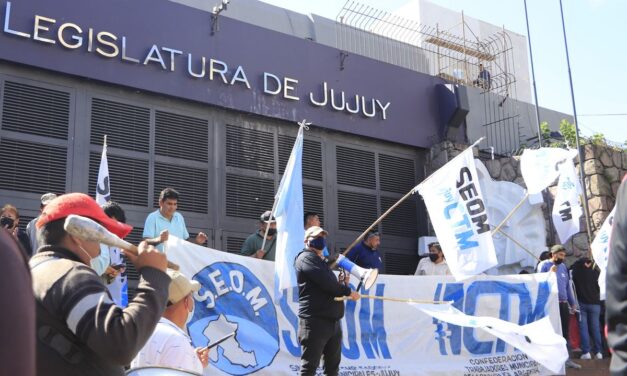 Municipales llevaron su reclamo salarial a la Legislatura