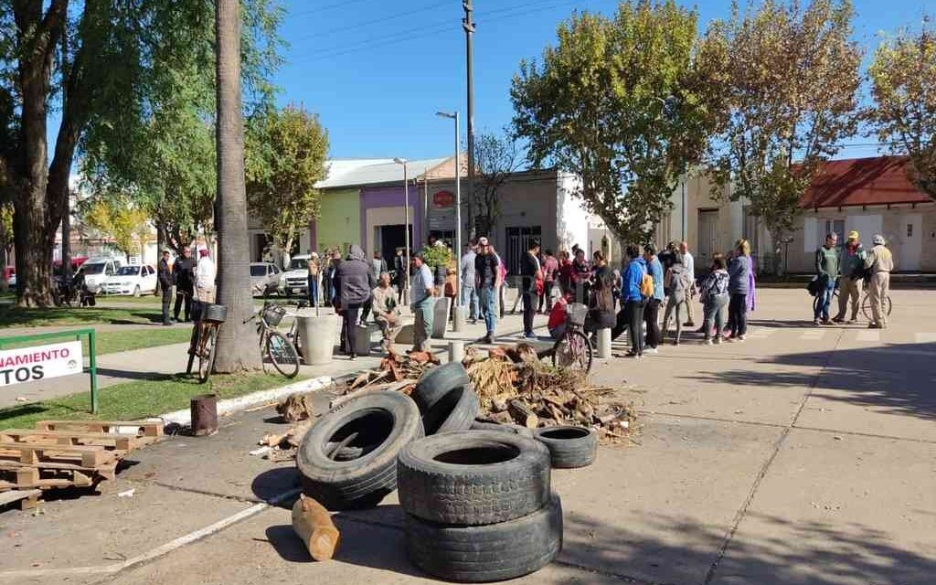 Cañada Rosquín: se recrudece el paro de empleados comunales y ya son 18 días de huelga