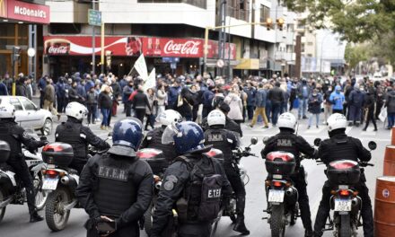 Columnas del Suoem marcharon a la Municipalidad y generaron caos en el tránsito en Córdoba