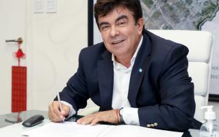 La Matanza: Espinoza firmó un aumento del 15% para los municipales