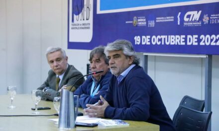 Correa junto a los municipales: “Las paritarias no solamente pasan por lo salarial”