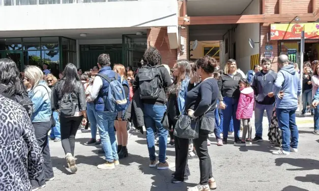 Municipales se manifestaron en reclamo por una recomposición salarial