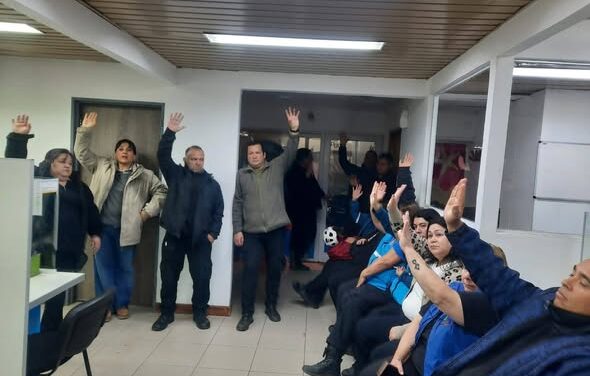 TRABAJADORES DE GOBIERNO DE LA MUNICIPALIDAD DE ESQUEL REALIZARON RETENCIÓN DE SERVICIOS POR FALTA DE INDUMENTARIA