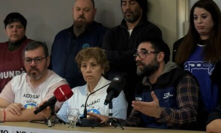 EL FRENTE SINDICAL DE SANTA CRUZ RESPALDÓ A LA DOCENTE ADRIANA MANSILLA.