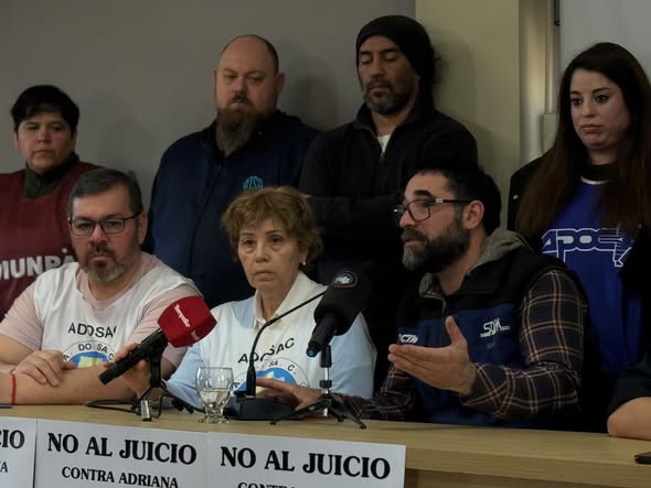 EL FRENTE SINDICAL DE SANTA CRUZ RESPALDÓ A LA DOCENTE ADRIANA MANSILLA.