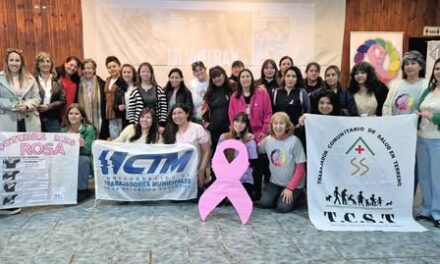 TRABAJADORAS MUNICIPALES PARTICIPARON DE UNA CHARLA SOBRE PREVENCIÓN DEL CÁNCER DE MAMA