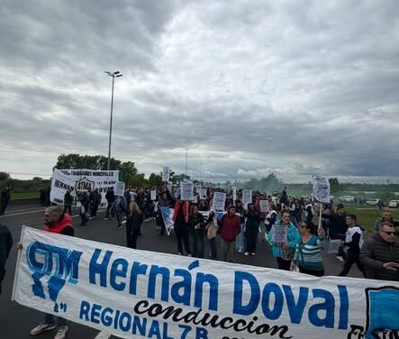 FESIMUBO CORTÓ LA AUTOPISTA BUENOS AIRES – LA PLATA EN RECLAMO POR SALARIOS DIGNOS PARA LOS MUNICIPALES.